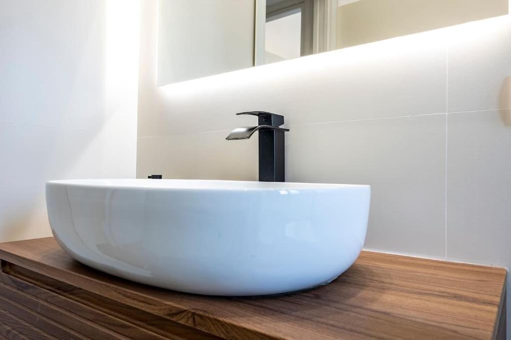 Stylish Apartment Rome Air Conditionig Wifi Tv 50 Metro 4 Minutes Away Luaran gambar